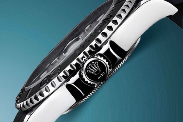 Luxury Stainless Steel Automatic GMT Wristwatch - Image 3